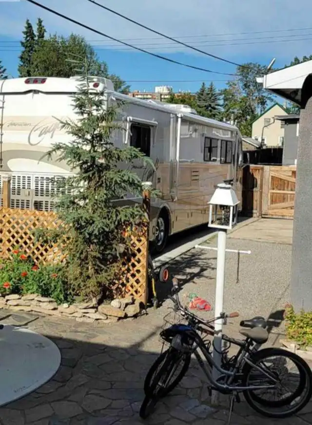 40' RV Parking – Convenient Calgary Location in Alberta in Canada - Image 3