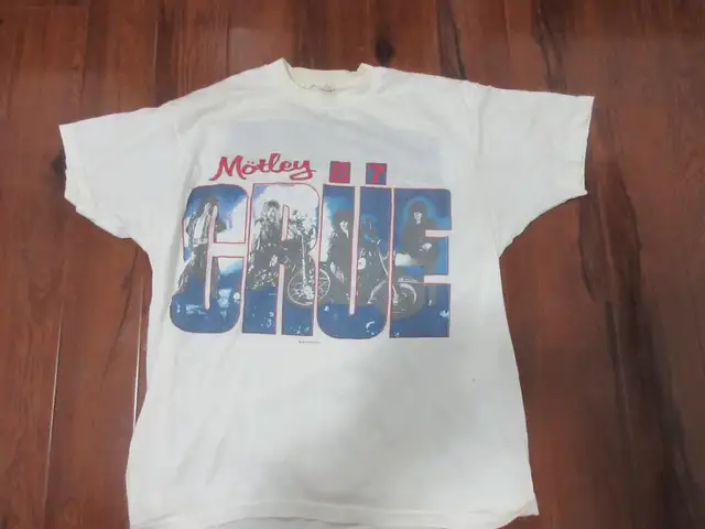Official Vintage Motley Crue Girls,Girls,Girls Concert t-shirt