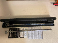 MAXIMUM 1/2 in Drive Torque Wrench (50-250 ft-lbs) & Breaker Bar