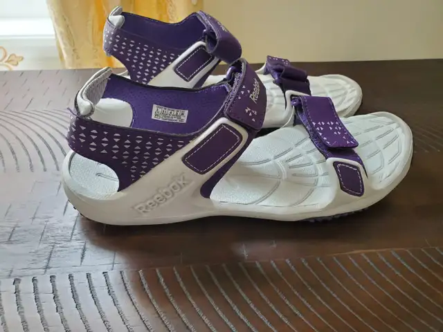 Reebok women water sandals in Women's - Shoes in Markham / York Region - Image 2