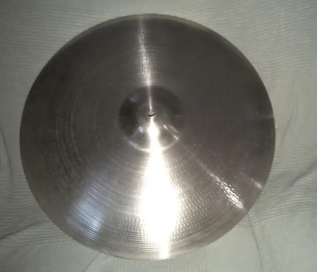 Modified Zildjian 22 inch ride cymbal in Drums & Percussion in Oakville / Halton Region - Image 4