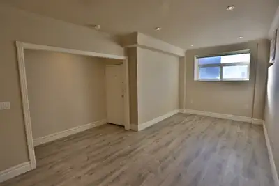Queen West Newly renovated, large 2 bedroom apt, ground floor unit, $2090/month with utilities all i...