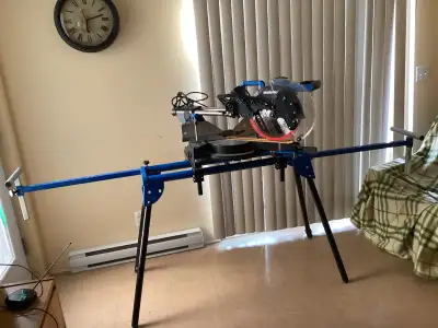 Scie à onglet coulissante 12 pouces mastercraft avec support en excellent état. Je l'ai utiliser une...