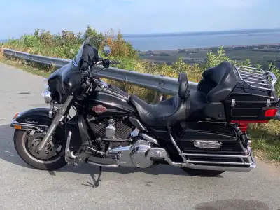 2007 ultra classic with 50000 miles. Runs great and safety inspection is good till July 2027. Upgrad...