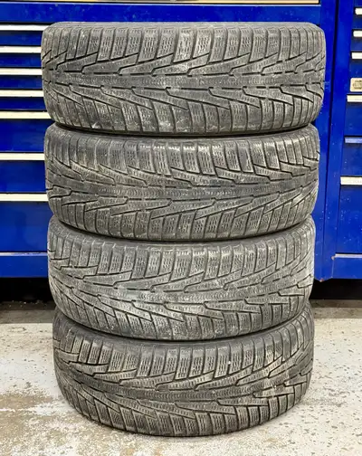 Hercules Avalanche Winter Tires 205/55/16 Set of 4 About 40% tread left $100 416-728-2221