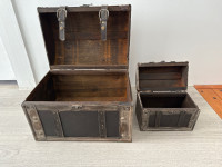 2 treasure chests 