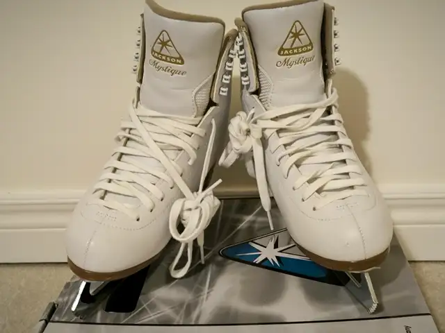 Jackson Mystique Figure skates 7.5 in Skates & Blades in Markham / York Region - Image 2