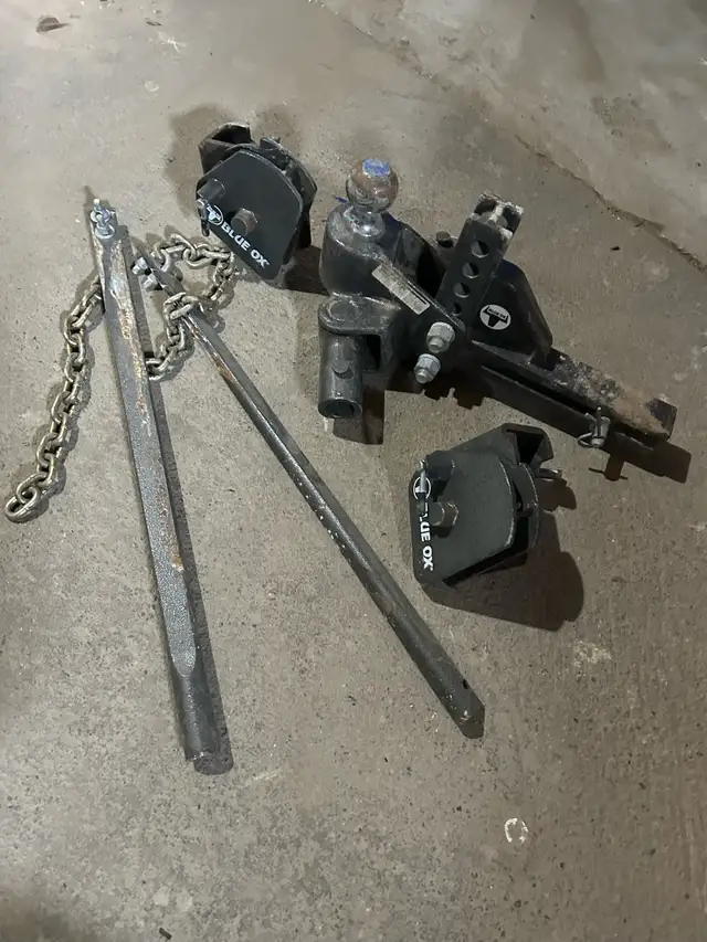 Blue Ox :  Sway Bar, Hitch Weight Distribution : Complete Set in Other in Belleville - Image 2