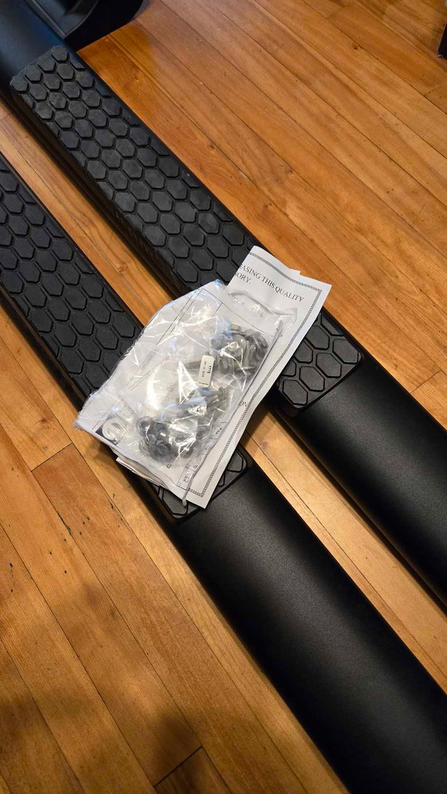 A vendre 2  kit de marche pieds pour RAM1500 dans Autos et camions  à Laval/Rive Nord - Image 4