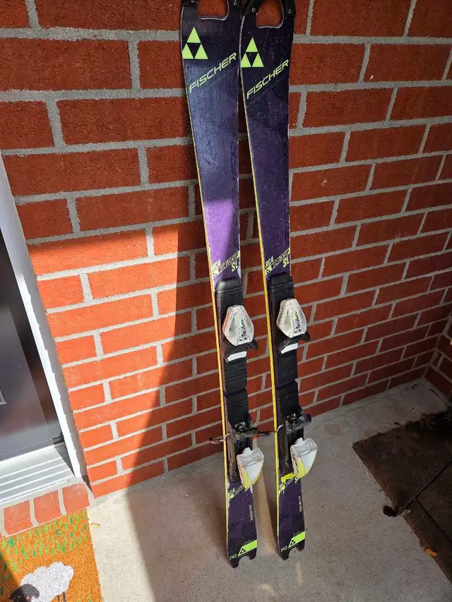 Fischer Skis - 140