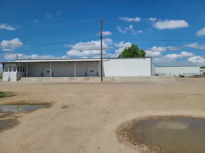 For Sale : $ 950,000.00 995 N. Railway St. W. Will Consider : A Long Term Lease Agreement. Environme...