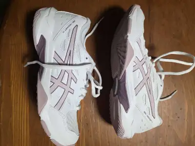 Asics Gel Rocket 11 women's size 6, View more