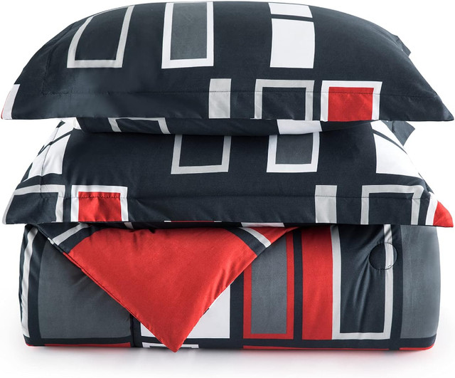 New 3 PC Reversible Comforter Set • Q $75 • Red/Grey/Black/White in Bedding in Barrie - Image 3