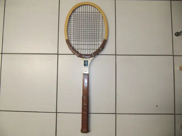 Wilson Chris Evert Autograph Speed Flex Tennis Racket Circ 1960s in Arts & Collectibles in Mississauga / Peel Region - Image 2