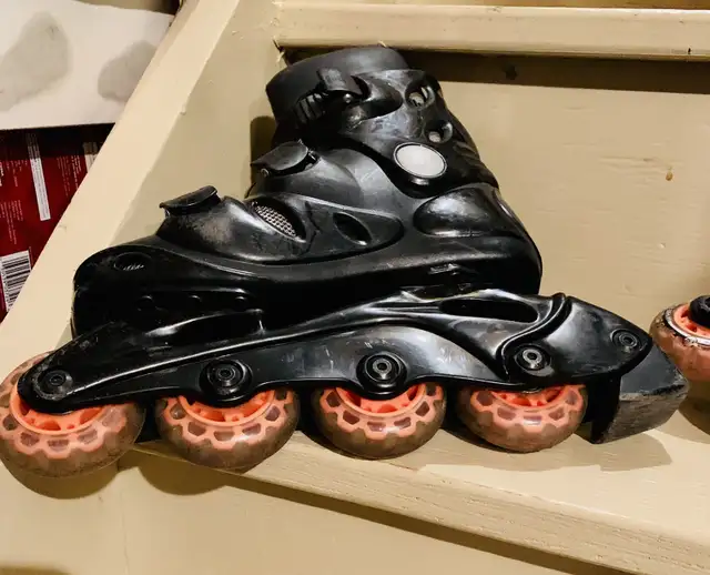 Kids size 1 Ultra Wheels Roller Blades in Skates & Blades in Calgary - Image 8