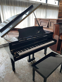 Kawai Model GM-10 Grand Piano. TUNING & DELIVER INCLUDED