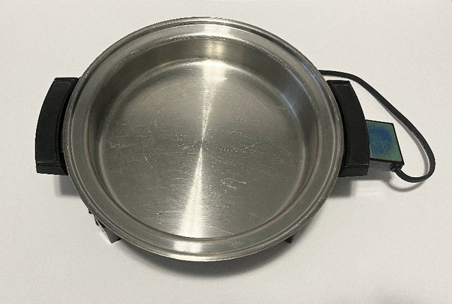 WEST BEND 11.5” LIQUID CORE STAINLESS STEEL SKILLET in Microwaves & Cookers in City of Halifax - Image 2