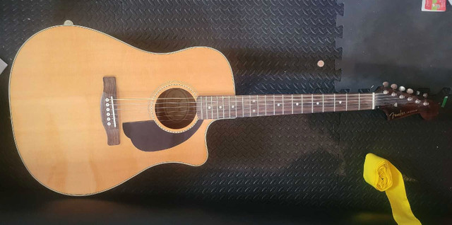 Fender Sonoran in Guitars in Oshawa / Durham Region - Image 3