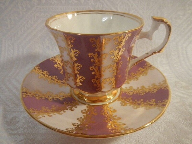 Elizabethan tea cup and saucer fine bone china England from 40's dans Art et objets de collection  à Ville de Montréal