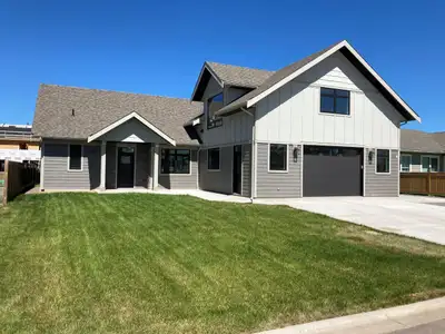 This modern 3 bedroom house has all high end finishings including custom cabinetry throughout, heate...