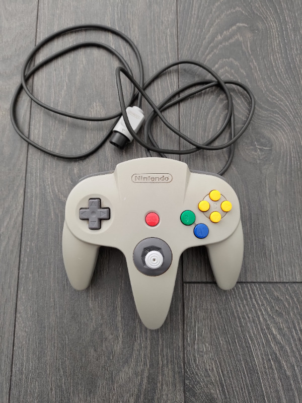 Nintendo 64 - OEM Grey Controller (Min. Yellowing + Loose Joy) in Older Generation in Burnaby/New Westminster