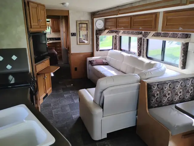 Motorisé clase A Winnebago Itasca Sunstar 35F 2012 in RVs & Motorhomes in Sherbrooke - Image 7