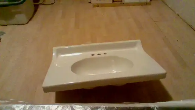Bathroom sink517611144558028801