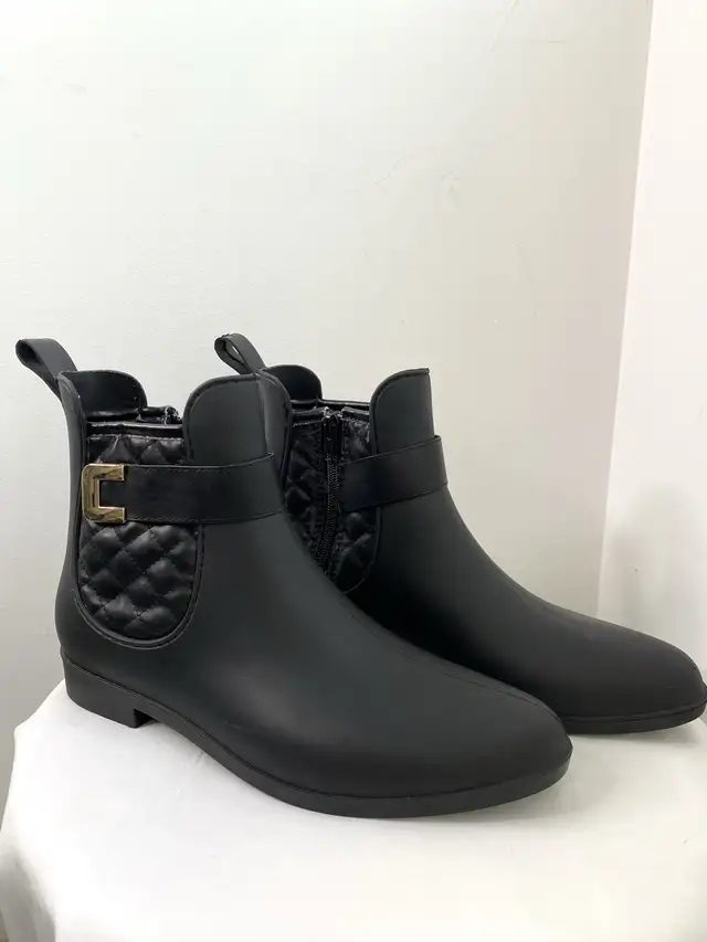 Women’s Boots  in Women's - Shoes in Kitchener / Waterloo - Image 2