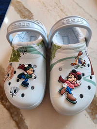 New! Mickey & Minnie Fur Crocs W7 M5 
