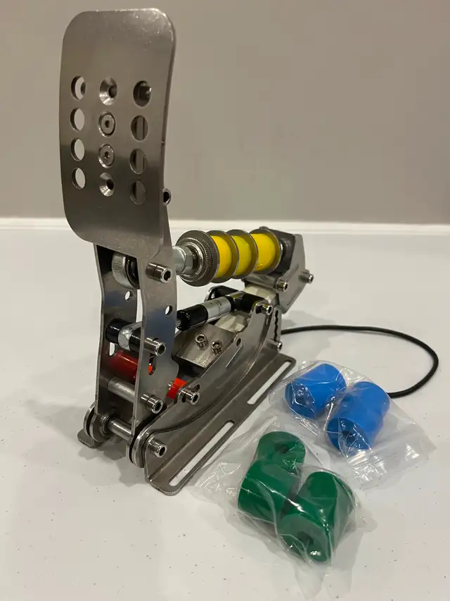 Sim Racing Pedals in Other in Kingston - Image 4