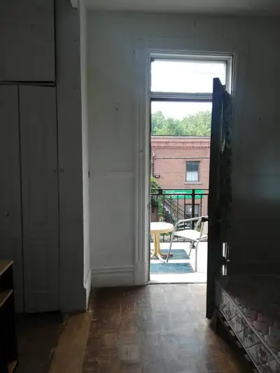Available now, 575-650$ man only,available (for boys) closed room 3 minutes Metro Frontenac . second...