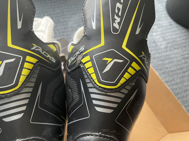 Mens CCM Tacks Ice Skates - skate size 9/shoe size 10.5 $75 OBO in Hockey in City of Toronto - Image 10