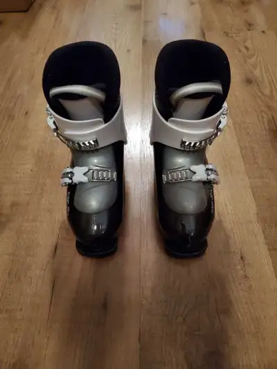 Head Edge J2Ht downhill ski boots size 21.5 in very good condition. The 21.5 cm size is internal foo...
