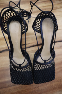 Vanessa BottegaStretch Lace-Up Sandals