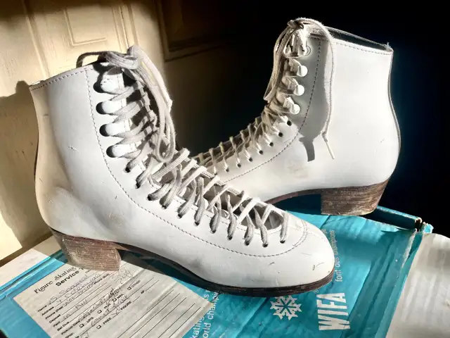 WIFI  WOMENS 7.5A SIZE FIGURE SKATES ~ CLUB 2000 MK in Skates & Blades in City of Toronto - Image 10