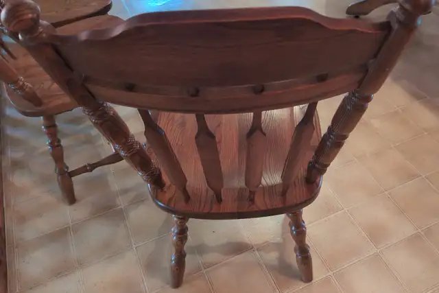 Oak Dining Table with 6 Chairs in Dining Tables & Sets in Hamilton - Image 7
