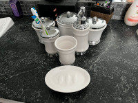 White and silver 7 piece bathroom set.