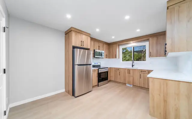 3-Bed Main Floor in Kirkness – Close to LRT63849107863811123