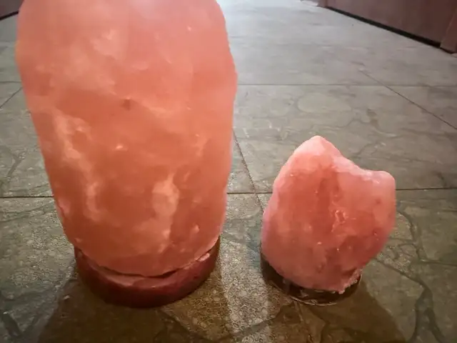 Himalayan Salt Lamp and Decor Set in Home Décor & Accents in Kitchener / Waterloo - Image 2
