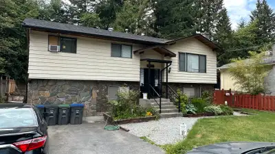 House for rent in Surrey Guilford, 3 bdrm, backyard, lots of parking, walking distance to bus, save...