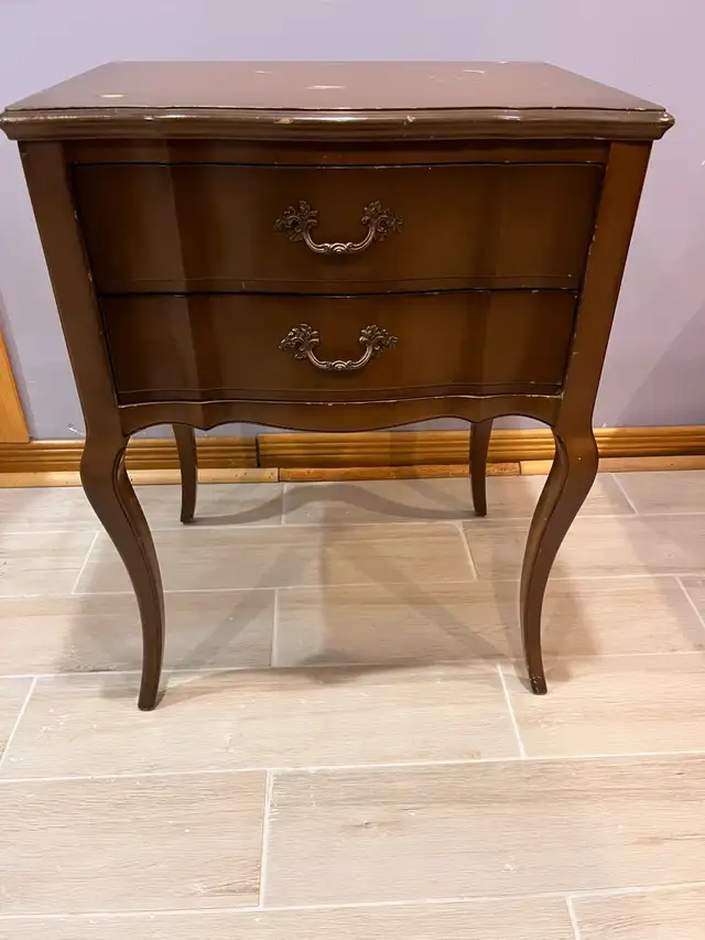 French Provincial Side Table 15”x20”x26” Solid Wood Vintage in Other Tables in City of Toronto - Image 9