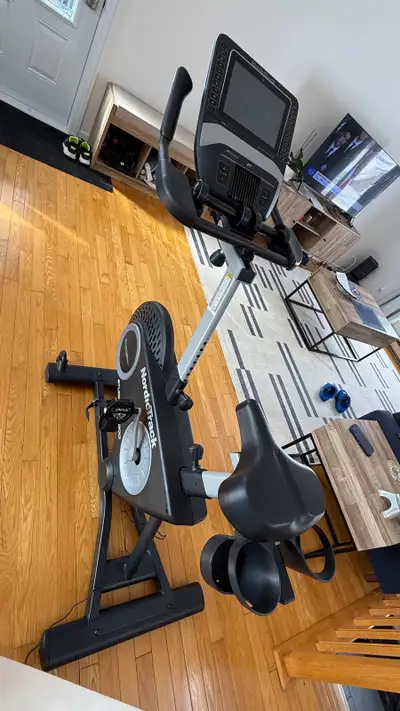 Vélo stationnaire - 270$, View more