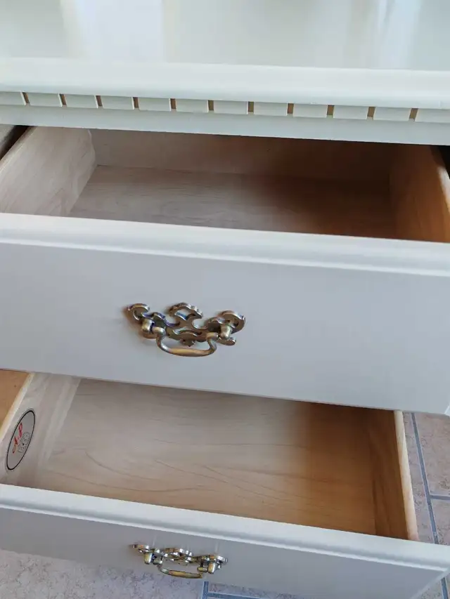 Side Table/Nightstand in Coffee Tables in Ottawa - Image 6