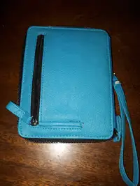 New BLUE STYLIZE CREDIT CARD AND MONEY WRISTLET CLUTCH WALLET
