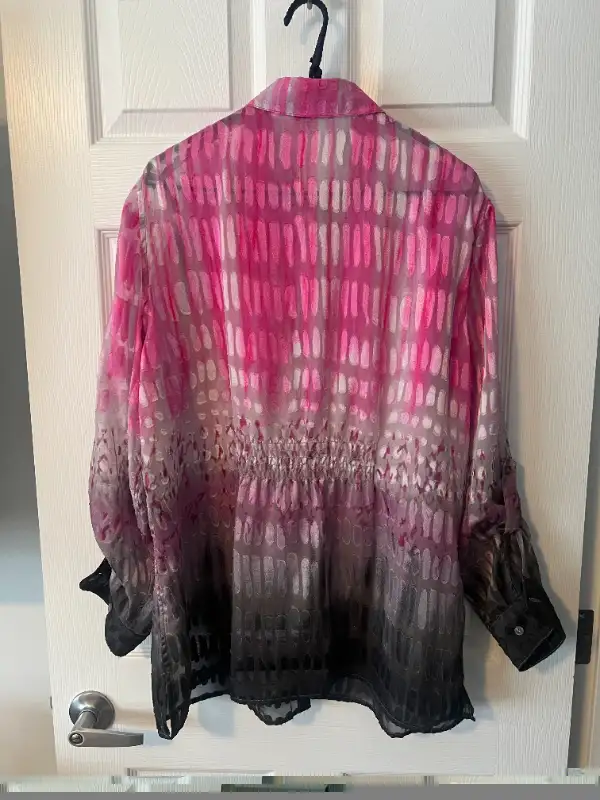 TanJay Patterned Sheer Front Pocket Long-Sleeve Button-Up Blouse in Women's - Tops & Outerwear in Calgary - Image 5
