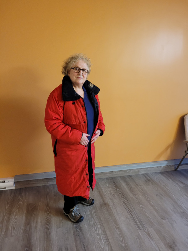 Magnifique manteau long KANUK pour dame dans Autre  à Ville de Québec - Image 2