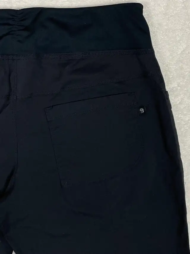 Mountain Hardwear Dynama Capri Pants - Women's Size Medium in Women's - Bottoms in Edmonton - Image 6