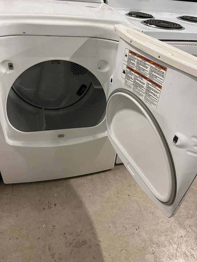Big drum whirlpool Cabrio electric dryer  in Washers & Dryers in Stratford - Image 4