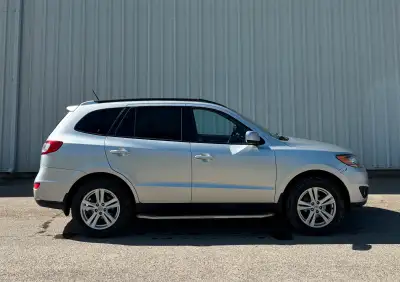 Selling a 2011 Hyundai Santa Fe GLS Sport 3.5L AWD Has had maintenance kept up to date, oil changes...