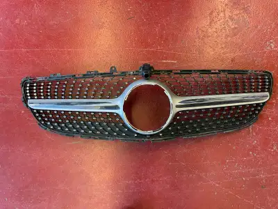 Original Mercedes-Benz front grill Came of 2017 Mercedes CLS550 Priced at $300 firm ! Tel : 905-6699...